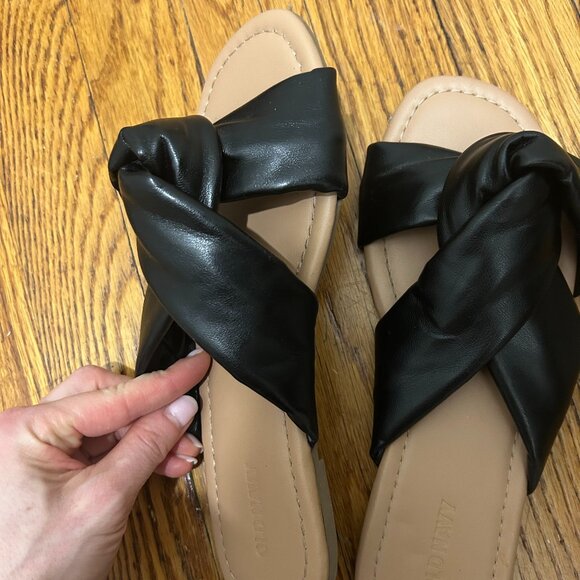 Old Navy Soft Twist Sandal in Black - Size 7 - Picture 3 of 5